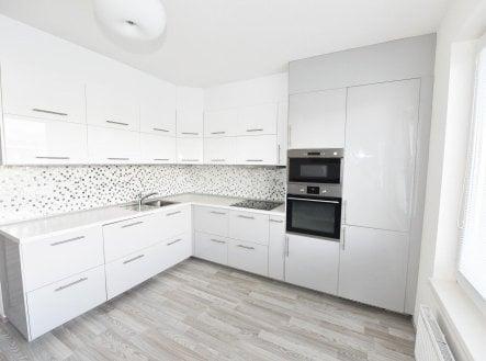 Krásný nový byt 1+kk s komorou, 42,2 m2, OV, ul. Františka Diviše, P10 – Uhříněves